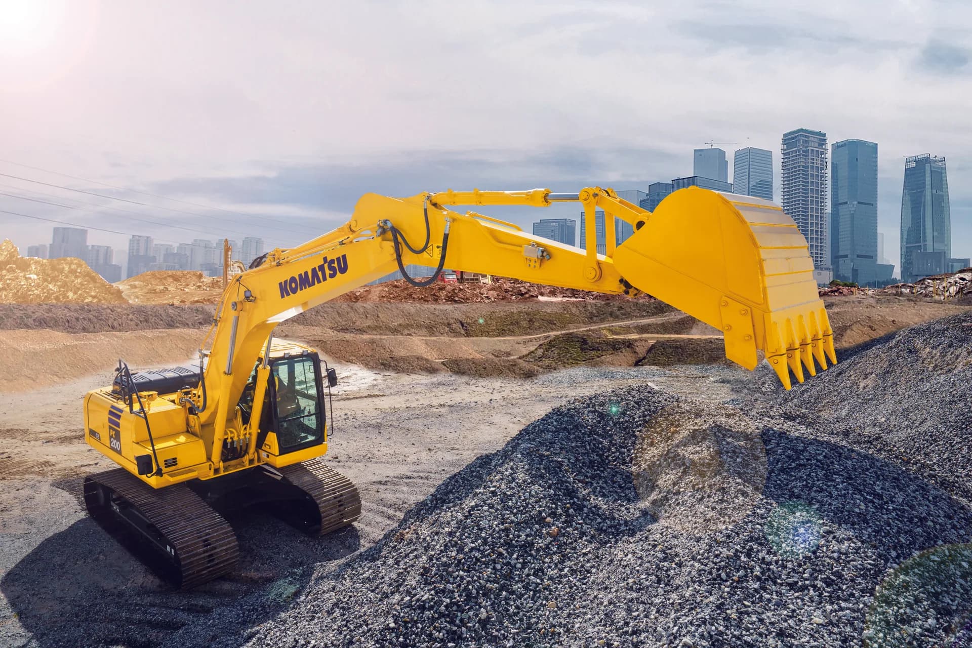 Excavadora Komatsu en obra pública urbana